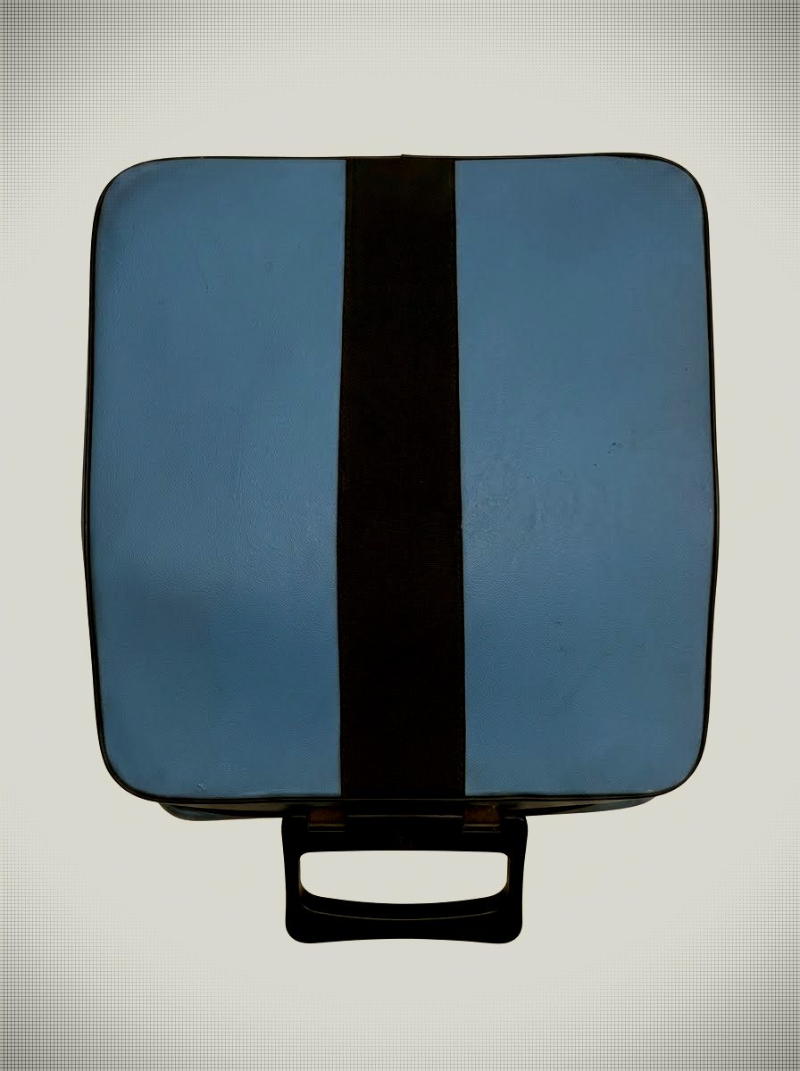 Olivetti Lettera 22 – 1950s Typewriter