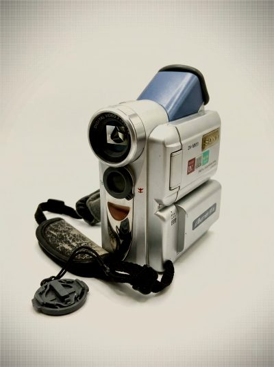 DV-8500 Camcorder – Early Digital Era